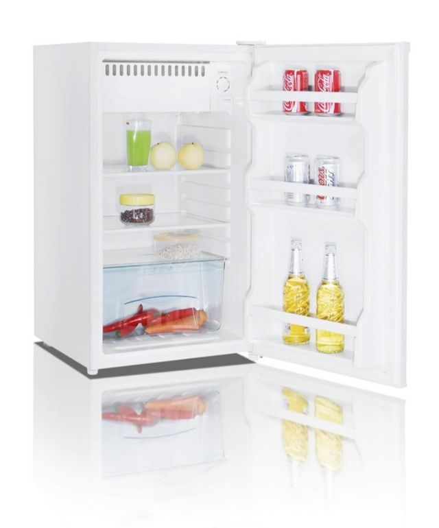 Jääkaappi vaihdetaan myös, päädyimme tähän 110l malliin jossa on myös pieni pakastelokero. Kyllä tämän pitäisi olla mukavan kokoinen meille.